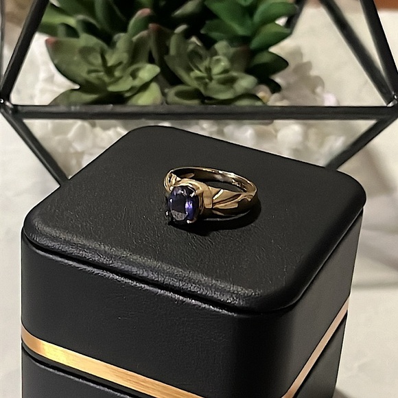10k Yellow Gold Estate Deep Violet Oval Solitaire Amethyst Textured Band Ring - Picture 10 of 15